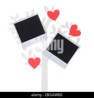 Supporto in forma di albero con schede fotografiche istantanee isolate su bianco Foto Stock