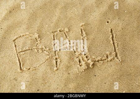 Iscrizione Bali su sfondo di sabbia bagnata Foto Stock