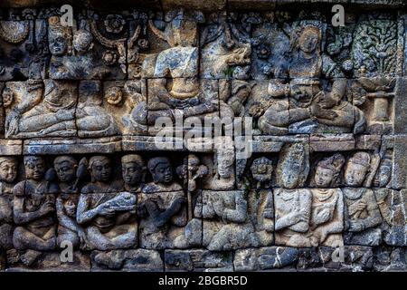 Pannelli di rilievo al Tempio di Borobudur, Yogyakarta, Giava Centrale, Indonesia Foto Stock