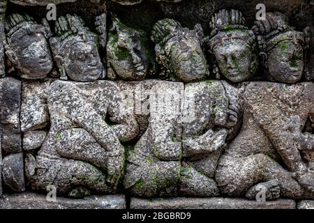 Pannelli di rilievo al Tempio di Borobudur, Yogyakarta, Giava Centrale, Indonesia Foto Stock