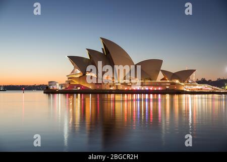 Sydney Sunrise Walk dal ponte del porto al teatro dell'opera Foto Stock