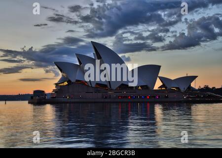 Sydney Sunrise Walk dal ponte del porto al teatro dell'opera Foto Stock