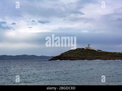 Veduta remota della Chiesa di Profitis Ilias in Keratea, Grecia Foto Stock