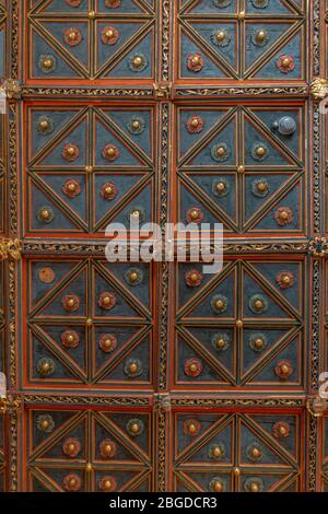 Pavimento in legno con soffitto in legno all'interno del Museo della Fortezza, Fortezza di Hohensalzburg, Salisburgo, Austria. Foto Stock