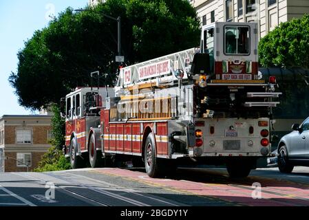 Camion antincendio su Mason Street, San Francisco, California, Stati Uniti. Foto Stock