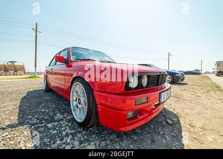 Londra, Inghilterra - Giugno, 1 ° 2014: Retro BMW M3 ( E30 ) auto sportiva. Omaggio alle vetture BMW. Ci sono molte BMW, dalle vecchie automobili alle nuove automobili sportive. Collezionale Foto Stock