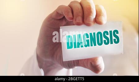 Parola di diagnosi su una carta il medico è in attesa. Concetto medico diagnostico giusto Foto Stock