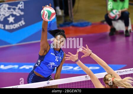 Firenze, Italia. 1 gennaio 2020. Firenze, Italia, 01 Jan 2020, Sylvia Nwakalor (il Bisonte Firenze) durante - Credit: LM/Lisa Guglielmi Credit: Lisa Guglielmi/LPS/ZUMA Wire/Alamy Live News Foto Stock