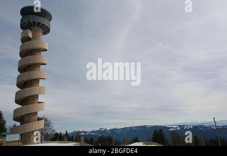 Der Aussichtsturm von Moron, entworfen von Stararchitekt Mario Botta, im Berner Jura, Schweiz Foto Stock