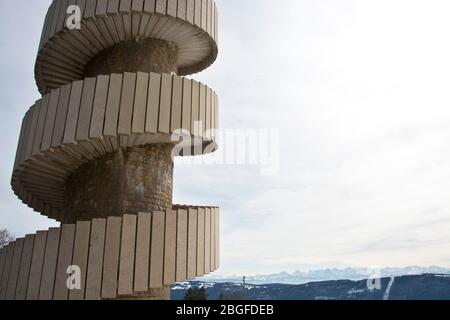 Der Aussichtsturm von Moron, entworfen von Stararchitekt Mario Botta, im Berner Jura, Schweiz Foto Stock