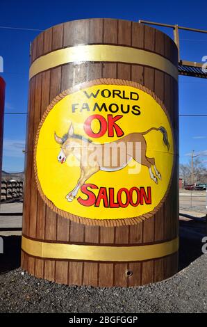 Cartello OK Saloon, Seligman, Route 66, Arizona, Stati Uniti Foto Stock