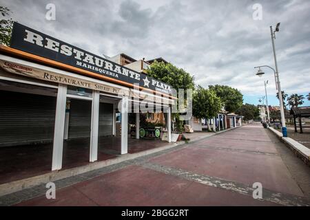 21 aprile 2020: 21 aprile 2020 (Malaga) bar, ristoranti, chioschi nella zona di Palo e Pedregalejo sono tutti chiusi a causa della crisi di Coronavirus. Credit: Lorenzo Carnero/ZUMA Wire/Alamy Live News Foto Stock