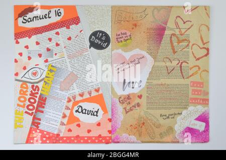 biblica arte giornaling - creativo colorato auto-fatto che illustra la sagomatura della marcatura dei passaggi della bibbia per diventare consapevoli e tenere a mente Della parola di Dio Foto Stock