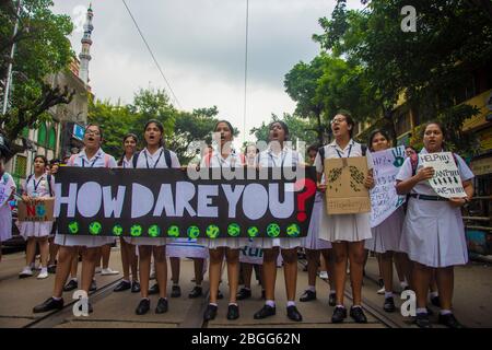 Studenti che protestano contro la distruzione dell'ambiente Foto Stock