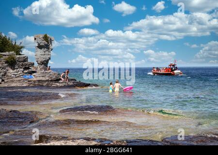 Canada, Ontario, Tobermory sulla Georgian Bay al porto di Big Tub, vicino a Flowerpot Island, sul lago Huron, Fathom Five Marine Park, Nord America Foto Stock