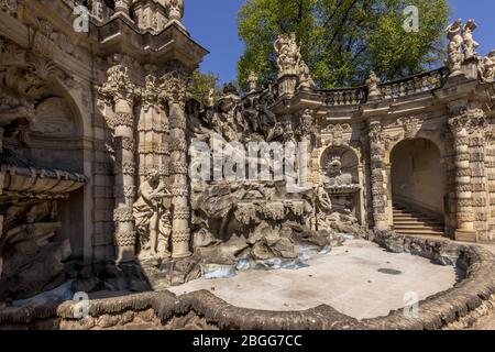 Il complesso del palazzo Zwinger fontane in stile barocco. Foto Stock