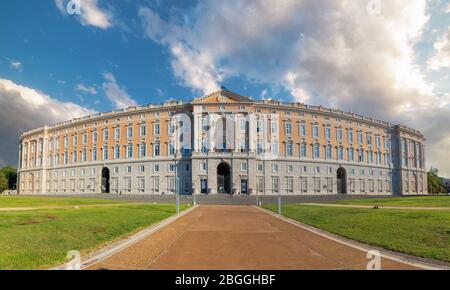 La Reggia di Caserta (Reggia di Caserta) Italia. Ingresso della Reggia di Caserta, costruita nel XVIII secolo ed ex residenza di Bour Foto Stock