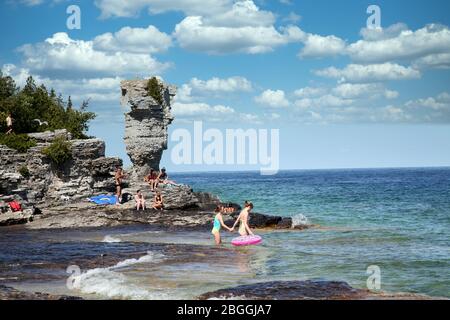 Canada, Ontario, Tobermory sulla Georgian Bay al porto di Big Tub, vicino a Flowerpot Island, sul lago Huron, Fathom Five Marine Park, Nord America Foto Stock