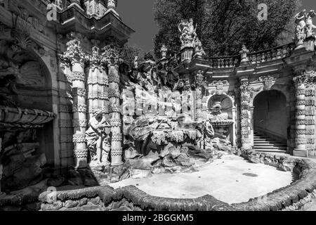 Il complesso del palazzo Zwinger fontane in stile barocco. Foto in bianco e nero. Foto Stock