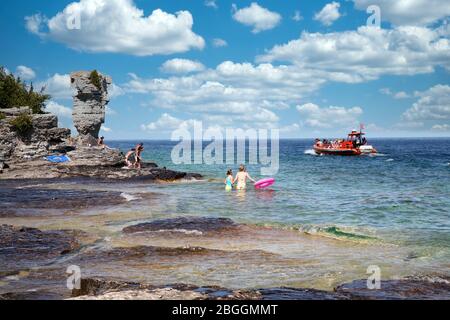 Canada, Ontario, Tobermory sulla Georgian Bay al porto di Big Tub, vicino a Flowerpot Island, sul lago Huron, Fathom Five Marine Park, Nord America Foto Stock