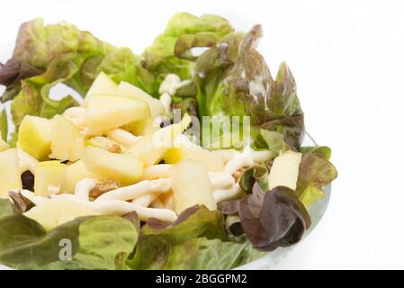 Insalata di mele Waldorf, uvetta di noci, lattuga e maionese Foto Stock