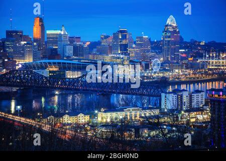 Cincinnati a notte. Cincinnati, Ohio, Stati Uniti d'America. Foto Stock