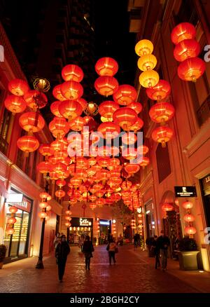Hong Kong, Cina:21 Feb, 2020. Lanterne per il capodanno cinese decorare Lee Tung Avenue in WAN Chai Jayne Russell/Alamy Stock Image Foto Stock