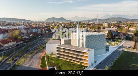 Moderna archiettura del centro culturale religioso islamico in costruzione a Lubiana, Slovenia, Europa Foto Stock