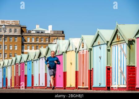 Brighton UK, 20 aprile 2020: Questa mattina, allenarsi sul lungomare di Hove Foto Stock