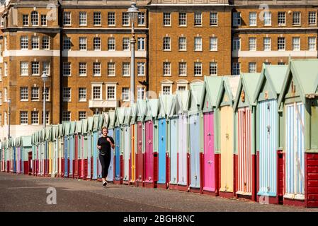 Brighton UK, 20 aprile 2020: Questa mattina, allenarsi sul lungomare di Hove Foto Stock