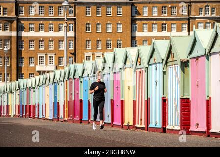 Brighton UK, 20 aprile 2020: Questa mattina, allenarsi sul lungomare di Hove Foto Stock