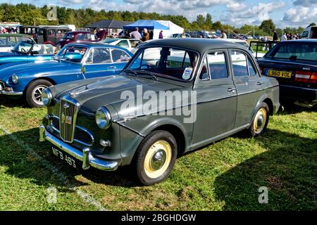Westbury, Wiltshire / UK - 1 settembre 2019: Una vettura Wolseley 1961 Saloon 1500 (MFB 483) al White Horse Classic & Vintage Vehicle Show 2019 Foto Stock