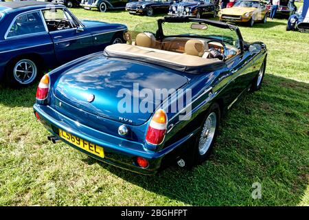 Westbury, Wiltshire / Regno Unito - 1 settembre 2019: Un 1993 MG RV8, 2 posti auto sportiva ( L569 FEL) al White Horse Classic & Vintage Vehicle Show 2019 Foto Stock