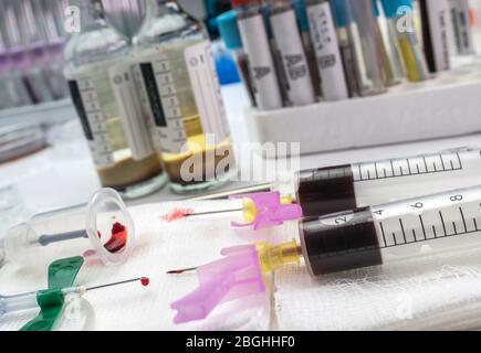 Campionamento aerobico e anaerobico di colture ematiche in un ospedale, Spagna Foto Stock