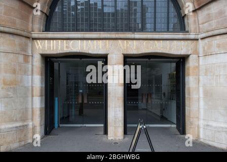 Architettura della facciata in pietra del 1900 Galleria Whitechapel, 77–82 Whitechapel High Street, Londra E1 7QX di Charles Harrison Townsend Foto Stock