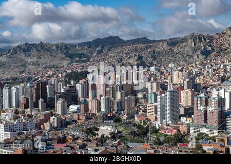 La Paz, Bolivia. Vista della città dal sistema di funivia mi Teleferico Foto Stock