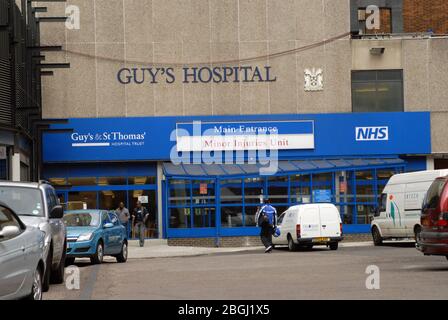 Ingresso principale del Guy's Hospital. Guy's Hospital è un grande ospedale NHS nel quartiere di Southwark nel centro di Londra. È amministrativamente una parte o Foto Stock