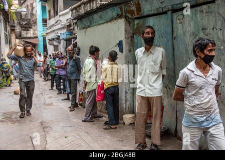 Kolkata, India. 21 Apr 2020. Diversi momenti di attività sociali e umane dei membri e volontari di Manav Seva Kendra durante il periodo di blocco a causa dello scoppio di coronavirus mortale (COVID-19). (Foto di Amlan Biswas/Pacific Press/Sipa USA) Credit: Sipa USA/Alamy Live News Foto Stock