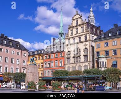 Chiesa di Tyska Kyrkan e case mercantili, Piazza Kornhamnstorg, Gamla Stan (Città Vecchia), Stadsholmen, Stoccolma, Regno di Svezia Foto Stock