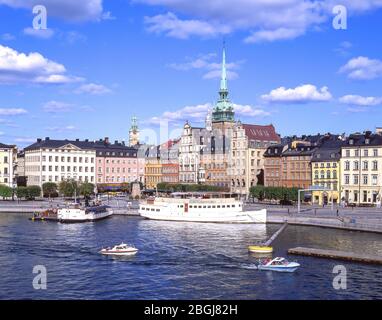Chiesa di Tyska Kyrkan, navi e case mercantili, Piazza Kornhamnstorg, Gamla Stan (Città Vecchia), Stadsholmen, Stoccolma, Regno di Svezia Foto Stock