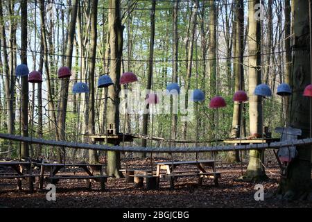 Haltern am See, germania, martedì 21 aprile 2020 kletterwald uomo solo modellando covid-19 stagione stampe di fondo Foto Stock