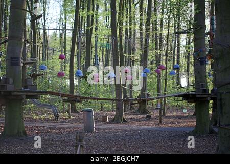 Haltern am See, germania, martedì 21 aprile 2020 kletterwald uomo solo modellando covid-19 stagione stampe di fondo Foto Stock