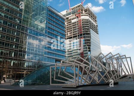 Cornici Hoops dal paesaggio al ritratto Scoops Jubilee Park Bank St, Canary Wharf, Londra E14 5JP di Chris Wilkinson Eyre Architects Foto Stock