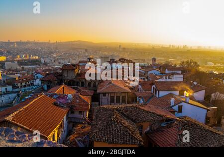 Ankara/Turchia-Febbraio 17 2019; Wew della città barbetta dal castello di Ankara al tramonto Foto Stock