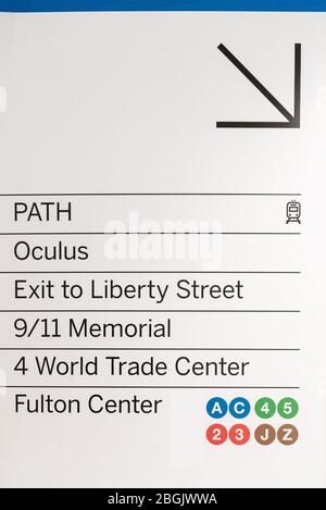 Accedi all'Oculo per le indicazioni per il World Trade Center 9/11 Memorial e i treni Path. Foto Stock