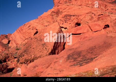 Lone Rock Petroglyphs, Valley of Fire state Park, Nevada Foto Stock