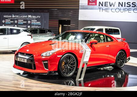 Bruxelles, Belgio, 09 gennaio 2020: Rosso metallizzato Nissan GT-R al Salone di Bruxelles, veicolo 2 porte 2+2 ad alte prestazioni prodotto dalla Nissan Foto Stock