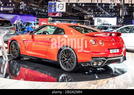 Bruxelles, Belgio, 09 gennaio 2020: Rosso metallizzato Nissan GT-R al Salone di Bruxelles, veicolo 2 porte 2+2 ad alte prestazioni prodotto dalla Nissan Foto Stock