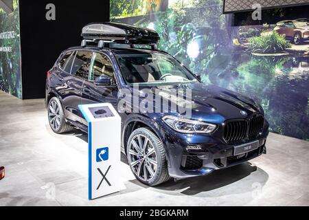 Bruxelles, Belgio, 2020 gennaio BMW X5 45e con motore elettrico sincrono, Brussels Motor Show, 4a generazione, G05, suv prodotto e commercializzato da BMW Foto Stock