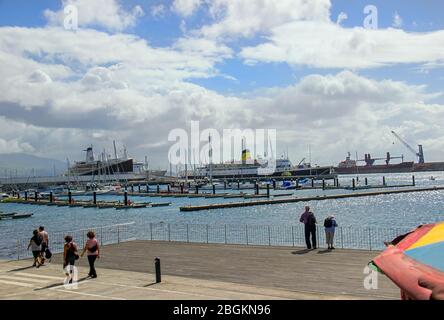 Paesaggio urbano a Ponta Delgada, capitale delle Azzorre, isola di São Miguel, la più grande isola dell'arcipelago delle Azzorre, isola del portogallo, europa Foto Stock